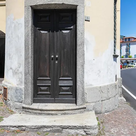 Piazzetta Lake View Apartment Dongo
